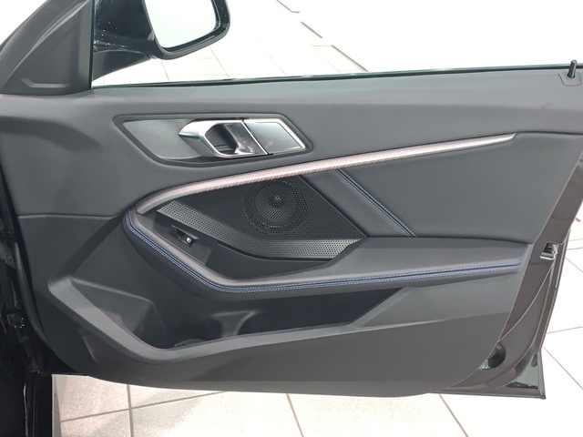 BMW Serie 2 218d Gran Coupe color Negro. Año 2022. 110KW(150CV). Diésel. En concesionario Celtamotor Lalín de Pontevedra