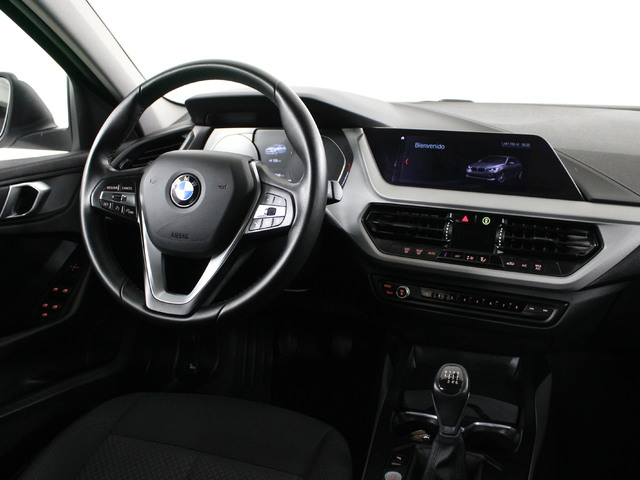 BMW Serie 1 116d color Blanco. Año 2020. 85KW(116CV). Diésel. En concesionario Augusta Aragon S.A. de Zaragoza