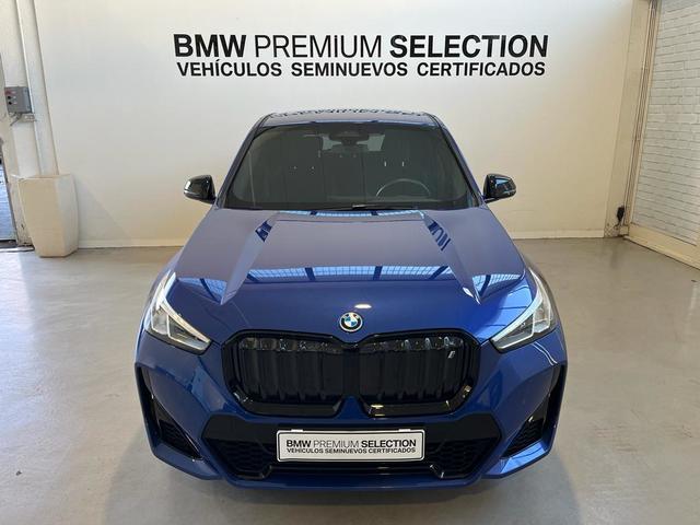 BMW iX1 xDrive30 color Azul. Año 2023. 230KW(313CV). Eléctrico. En concesionario Lurauto - Gipuzkoa de Guipuzcoa