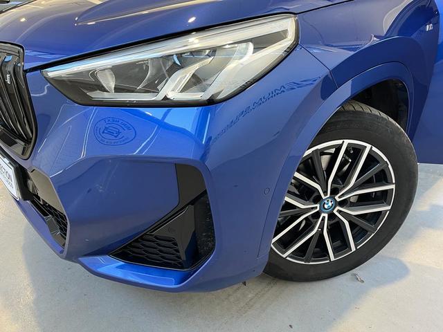 BMW iX1 xDrive30 color Azul. Año 2023. 230KW(313CV). Eléctrico. En concesionario Lurauto - Gipuzkoa de Guipuzcoa