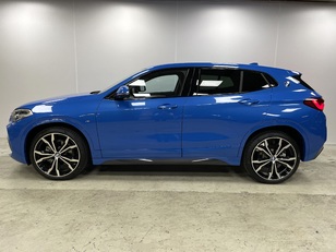 Fotos de BMW X2 sDrive18i color Azul. Año 2023. 103KW(140CV). Gasolina. En concesionario Maberauto de Castellón