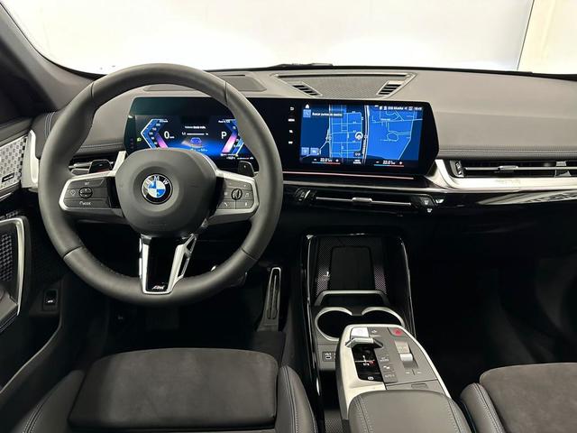 BMW X1 sDrive18i color Azul. Año 2023. 100KW(136CV). Gasolina. En concesionario Lurauto Navarra de Navarra