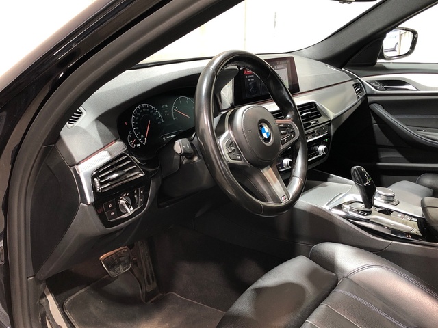 BMW Serie 5 520d color Negro. Año 2019. 140KW(190CV). Diésel. En concesionario Movilnorte Las Rozas de Madrid
