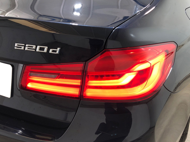 BMW Serie 5 520d color Negro. Año 2019. 140KW(190CV). Diésel. En concesionario Movilnorte Las Rozas de Madrid