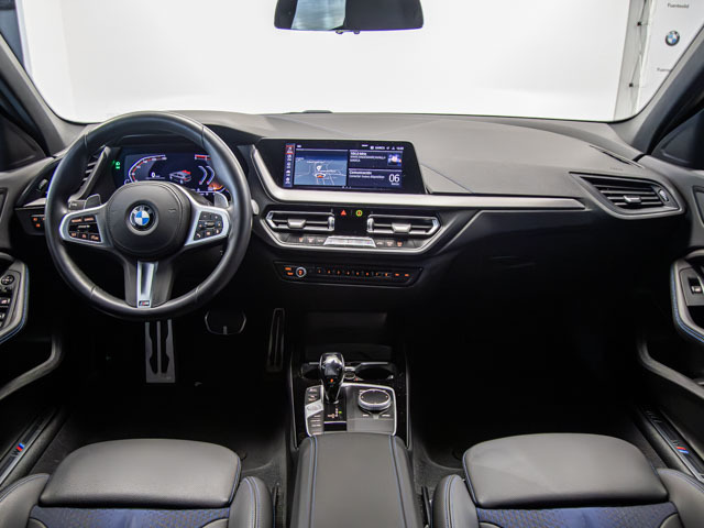 BMW Serie 1 118d color Negro. Año 2020. 110KW(150CV). Diésel. En concesionario Fuenteolid de Valladolid