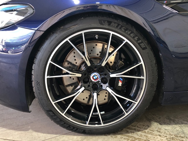 BMW M M5 color Azul. Año 2023. 441KW(600CV). Gasolina. En concesionario Movilnorte El Plantio de Madrid