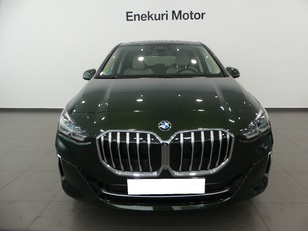 Fotos de BMW Serie 2 220i Active Tourer color Verde. Año 2024. 125KW(170CV). Gasolina. En concesionario Enekuri Motor de Vizcaya