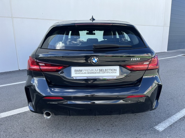 BMW Serie 1 118i color Negro. Año 2019. 103KW(140CV). Gasolina. En concesionario Novomóvil Oleiros de Coruña