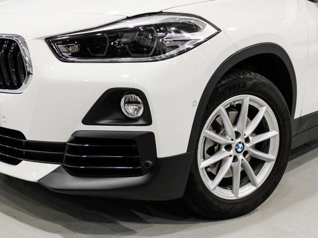 BMW X2 sDrive18i color Blanco. Año 2019. 103KW(140CV). Gasolina. En concesionario Barcelona Premium -- GRAN VIA de Barcelona