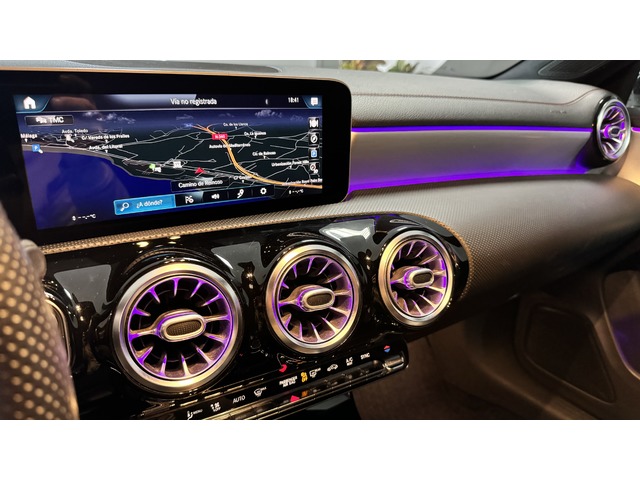 Mercedes-Benz CLA Shooting Brake 180 100 kW (136 CV)