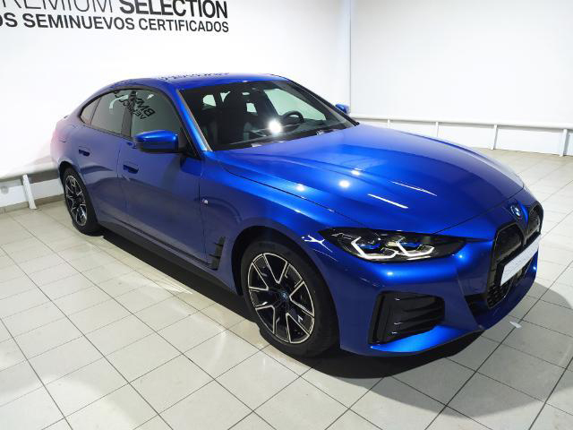 BMW i4 eDrive40 color Azul. Año 2023. 250KW(340CV). Eléctrico. En concesionario Hispamovil Elche de Alicante
