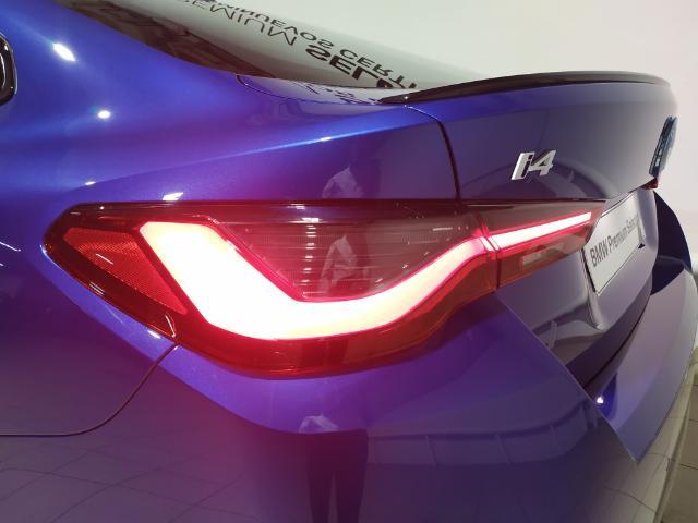 BMW i4 eDrive40 color Azul. Año 2023. 250KW(340CV). Eléctrico. En concesionario Hispamovil Elche de Alicante