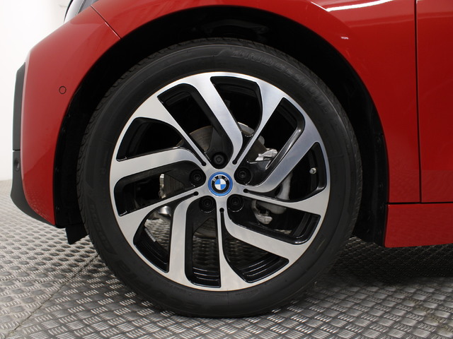 BMW i3 i3 120Ah color Rojo. Año 2020. 125KW(170CV). Eléctrico. En concesionario Augusta Aragon Ctra Logroño de Zaragoza