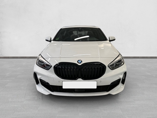 BMW Serie 1 118d color Blanco. Año 2024. 110KW(150CV). Diésel. En concesionario Enekuri Motor de Vizcaya