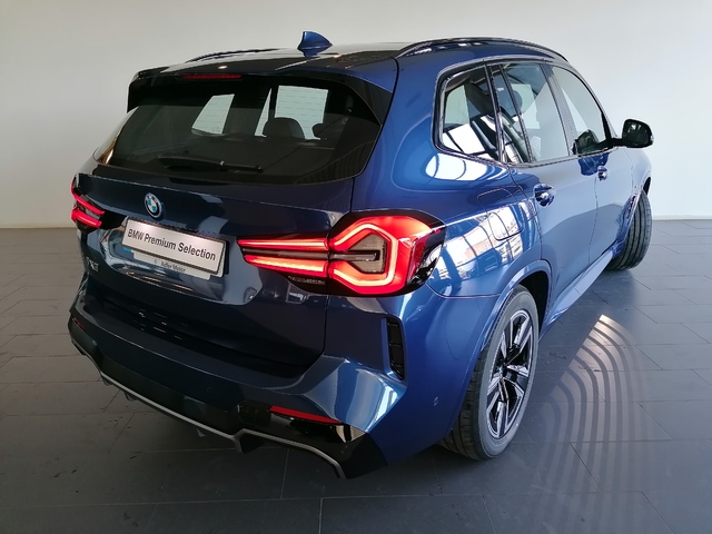 BMW iX3 M Sport color Azul. Año 2023. 210KW(286CV). Eléctrico. En concesionario Adler Motor S.L. TOLEDO de Toledo