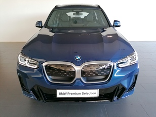 Fotos de BMW iX3 M Sport color Azul. Año 2023. 210KW(286CV). Eléctrico. En concesionario Adler Motor S.L. TOLEDO de Toledo