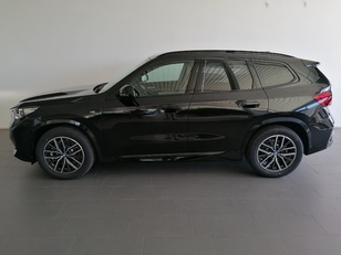 Fotos de BMW iX1 xDrive30 color Negro. Año 2023. 230KW(313CV). Eléctrico. En concesionario Adler Motor S.L. TOLEDO de Toledo