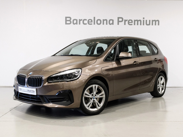 BMW Serie 2 225xe iPerformance Active Tourer color Beige. Año 2020. 165KW(224CV). Híbrido Electro/Gasolina. En concesionario Barcelona Premium -- GRAN VIA de Barcelona