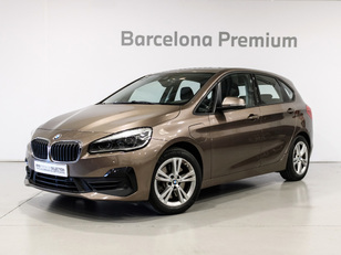 Fotos de BMW Serie 2 225xe iPerformance Active Tourer color Beige. Año 2020. 165KW(224CV). Híbrido Electro/Gasolina. En concesionario Barcelona Premium -- GRAN VIA de Barcelona