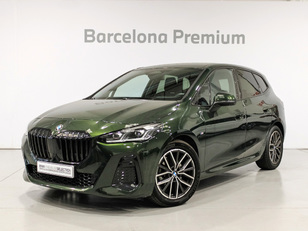 Fotos de BMW Serie 2 218d Active Tourer color Verde. Año 2022. 110KW(150CV). Diésel. En concesionario Barcelona Premium -- GRAN VIA de Barcelona