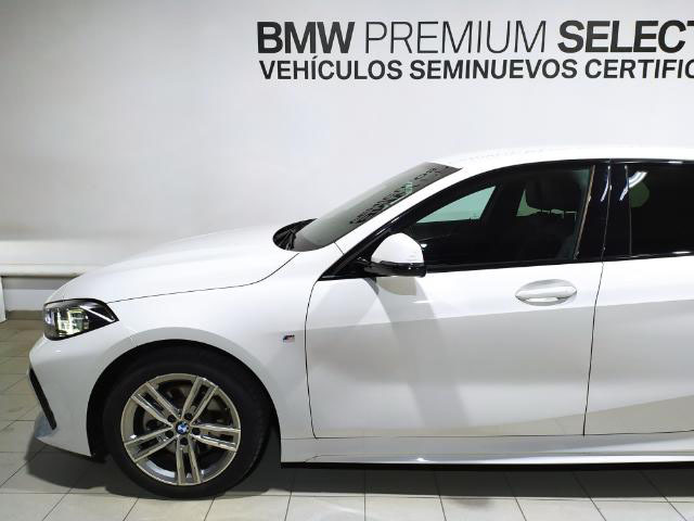 BMW Serie 1 118d color Blanco. Año 2023. 110KW(150CV). Diésel. En concesionario Hispamovil, Orihuela de Alicante