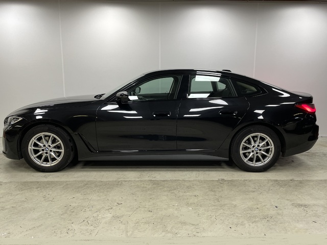 BMW Serie 4 420i Gran Coupe color Negro. Año 2023. 135KW(184CV). Gasolina. En concesionario Maberauto de Castellón
