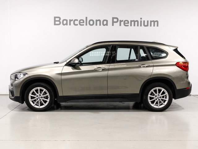 BMW X1 sDrive16d color Gris Plata. Año 2019. 85KW(116CV). Diésel. En concesionario Barcelona Premium -- GRAN VIA de Barcelona