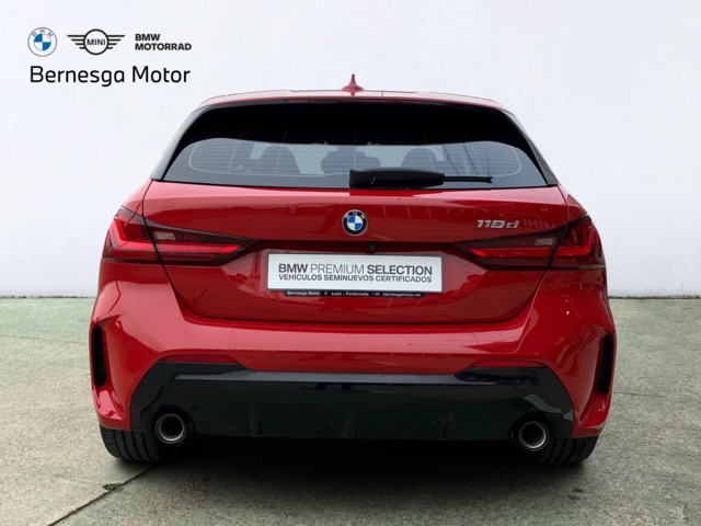 BMW Serie 1 118d color Rojo. Año 2023. 110KW(150CV). Diésel. En concesionario Bernesga Motor León (Bmw y Mini) de León