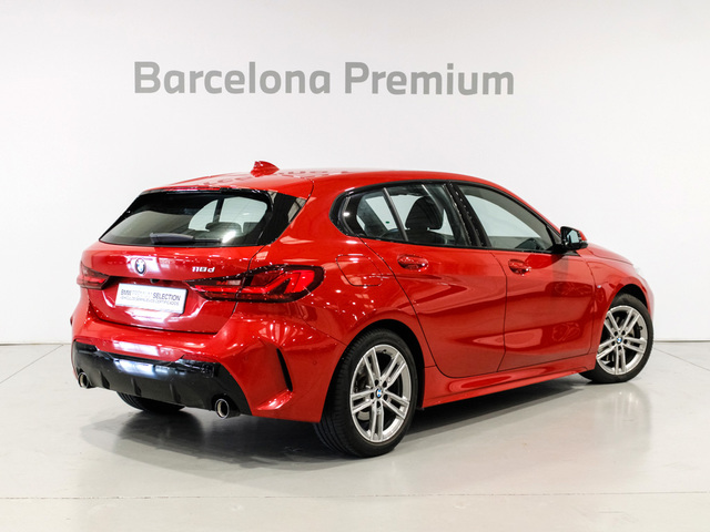 BMW Serie 1 118d color Rojo. Año 2022. 110KW(150CV). Diésel. En concesionario Barcelona Premium -- GRAN VIA de Barcelona