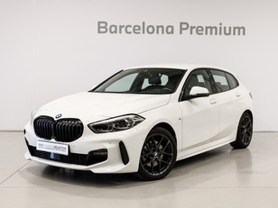 Fotos de BMW Serie 1 118d color Blanco. Año 2022. 110KW(150CV). Diésel. En concesionario Barcelona Premium -- GRAN VIA de Barcelona