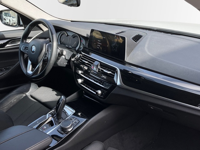 BMW Serie 5 520d color Blanco. Año 2020. 140KW(190CV). Diésel. En concesionario Engasa S.A. de Valencia