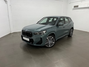 Fotos de BMW iX1 xDrive30 color Verde. Año 2024. 230KW(313CV). Eléctrico. En concesionario Amiocar S.A. de Coruña