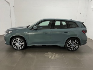 Fotos de BMW iX1 xDrive30 color Verde. Año 2024. 230KW(313CV). Eléctrico. En concesionario Amiocar S.A. de Coruña