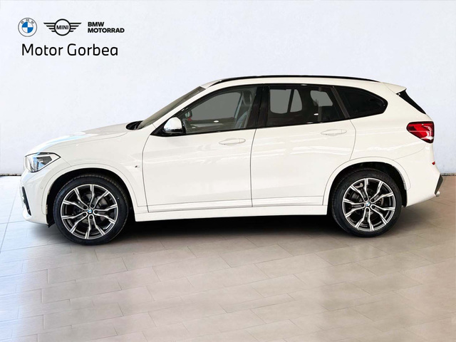 BMW X1 sDrive18d color Blanco. Año 2021. 110KW(150CV). Diésel. En concesionario Motor Gorbea de Álava
