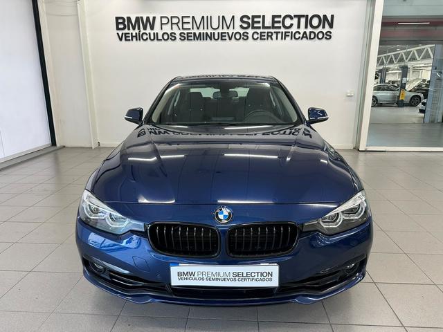 BMW Serie 3 318i color Azul. Año 2018. 100KW(136CV). Gasolina. En concesionario Lurauto Navarra de Navarra