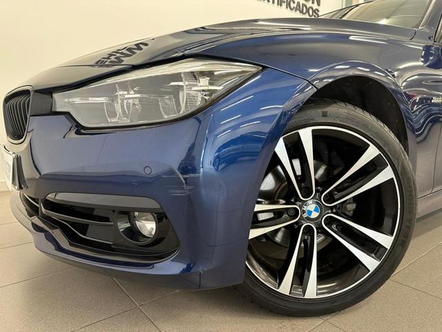BMW Serie 3 318i color Azul. Año 2018. 100KW(136CV). Gasolina. En concesionario Lurauto Navarra de Navarra