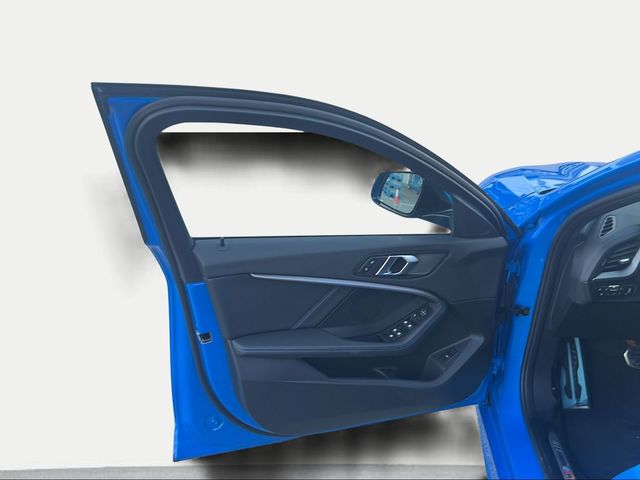 BMW Serie 1 118d color Azul. Año 2023. 110KW(150CV). Diésel. En concesionario Ilbira Motor | Granada de Granada