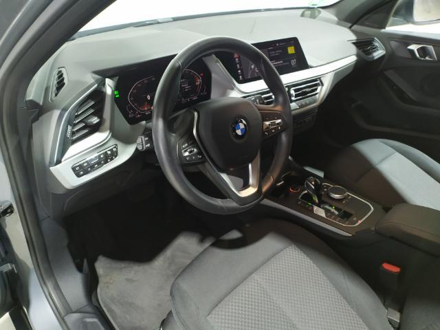 BMW Serie 1 118d color Gris. Año 2022. 110KW(150CV). Diésel. En concesionario Hispamovil Elche de Alicante