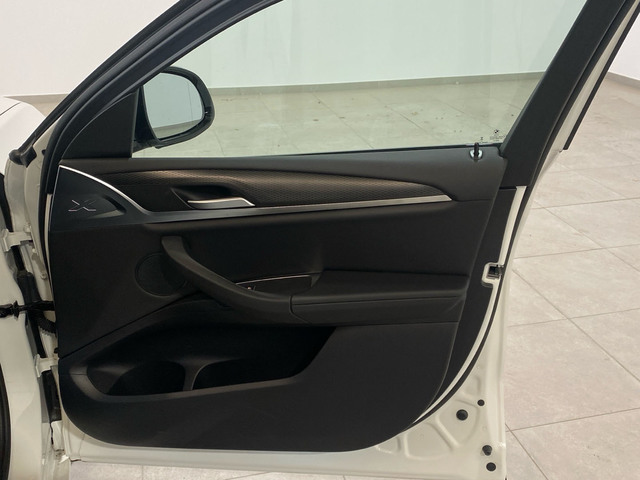 BMW X4 xDrive30d color Blanco. Año 2023. 210KW(286CV). Diésel. En concesionario Burgocar (Bmw y Mini) de Burgos