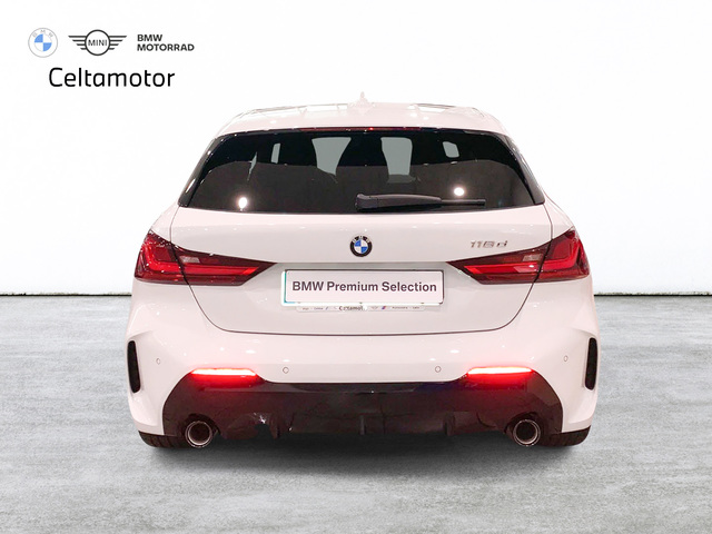 BMW Serie 1 118d color Blanco. Año 2023. 110KW(150CV). Diésel. En concesionario Celtamotor Pontevedra de Pontevedra