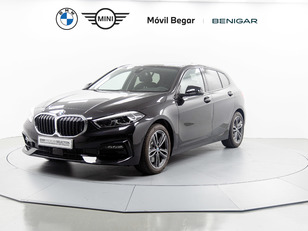 Fotos de BMW Serie 1 120d color Negro. Año 2022. 140KW(190CV). Diésel. En concesionario Móvil Begar Alicante de Alicante