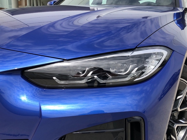 BMW i4 eDrive40 color Azul. Año 2023. 250KW(340CV). Eléctrico. En concesionario Momentum S.A. de Madrid