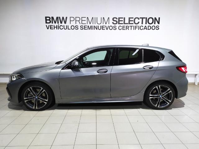 BMW Serie 1 120i color Gris. Año 2023. 131KW(178CV). Gasolina. En concesionario Hispamovil, Torrevieja de Alicante