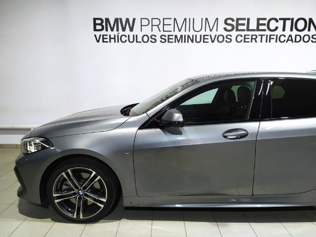 BMW Serie 1 120i color Gris. Año 2023. 131KW(178CV). Gasolina. En concesionario Hispamovil, Torrevieja de Alicante