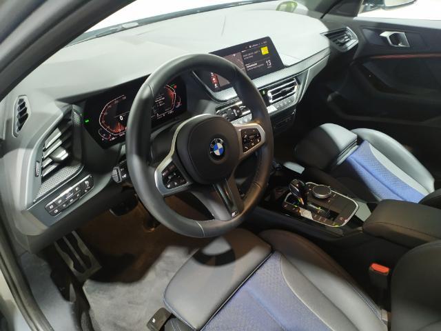 BMW Serie 1 120i color Gris. Año 2023. 131KW(178CV). Gasolina. En concesionario Hispamovil Elche de Alicante
