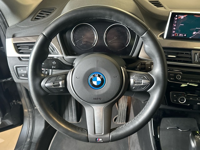 BMW X1 xDrive25e color Gris. Año 2022. 162KW(220CV). Híbrido Electro/Gasolina. En concesionario Triocar Gijón (Bmw y Mini) de Asturias