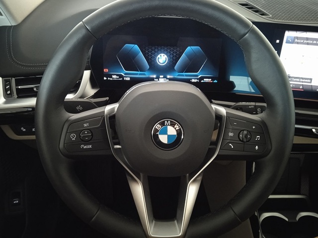 BMW X1 sDrive18d color Azul. Año 2023. 110KW(150CV). Diésel. En concesionario ALBAMOCION CIUDAD REAL  de Ciudad Real