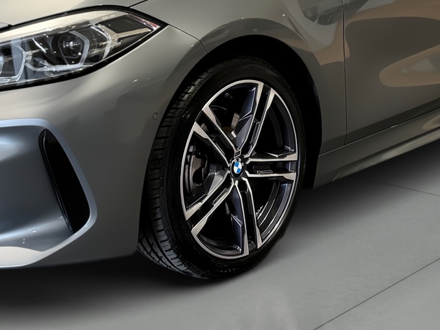 BMW Serie 1 118d color Gris. Año 2021. 110KW(150CV). Diésel. En concesionario Automotor Premium Viso - Málaga de Málaga