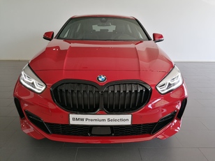 Fotos de BMW Serie 1 118i color Rojo. Año 2023. 103KW(140CV). Gasolina. En concesionario Adler Motor S.L. TOLEDO de Toledo