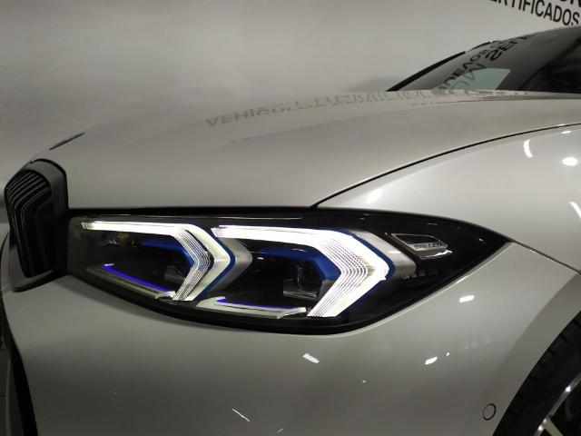 BMW Serie 3 330e Touring color Blanco. Año 2022. 215KW(292CV). Híbrido Electro/Gasolina. En concesionario Hispamovil Elche de Alicante